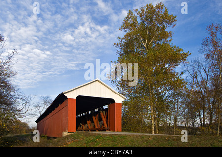 Der Scipio bedeckt Brücke am Sand Creek in Jennings County, Indiana Stockfoto