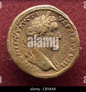 Antike Darstellung römischer Kaiser Antoninus Pius 1. Jahrhundert Roman Aurei-Münze Stockfoto