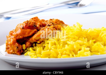 Chicken Tikka Masala mit Curry-Reis Stockfoto