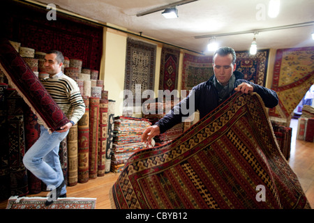 Orientalische Seidenteppichen bei Istanbul Teppich Trader, Türkei. Foto: Jeff Gilbert Stockfoto