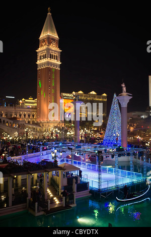 Venetian Hotel Tower in der Weihnachtszeit Stockfoto