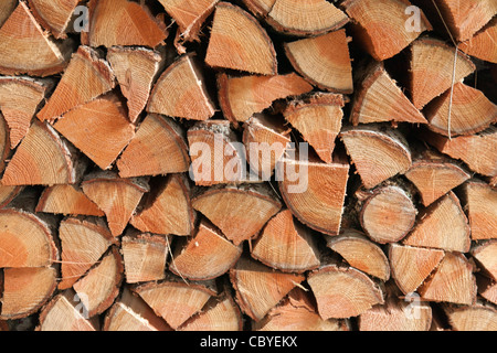 Eine Nahaufnahme Bild des ordentlichen Haufen von Scheitholz Stockfoto