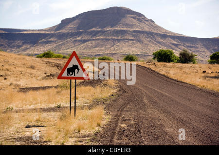 Elephant Crossing Road Sign - Damaraland, Namibia, Afrika Stockfoto