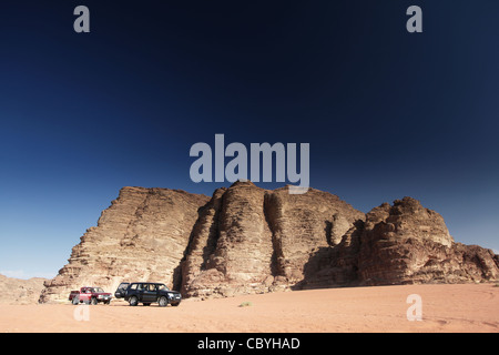4WD-Autos in der Wüste Wadi Rum, Jordanien Stockfoto