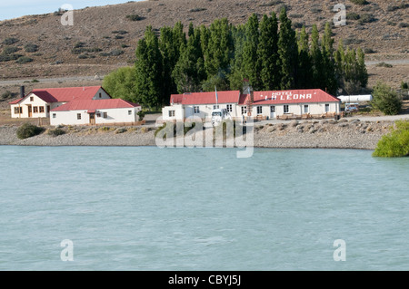 La Leona River und La Leona Hotel häufig stoppen für Touristen auf dem Weg nach El Chalten Santa Cruz Provinz Patagonien Argentinien Stockfoto