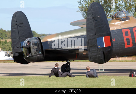Zwei von den Geschütztürmen der Schlacht von Großbritannien Memorial Flight Lancaster B1 Bomber (PA474) Stockfoto