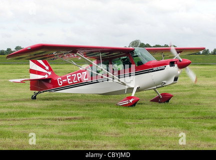 American Champion 8KCAB Super Decathlon (G-EZPZ) bei einer Kundgebung Leichtflugzeuge (2006 große Vintage fliegen Wochenende) bei Keevil Stockfoto