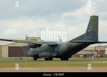 Deutsche Luftwaffe Transall C - 160D (Code 5079) zeigt, dass Propeller Wanderwege zum Jahresbeginn seinen Start laufen, an der 2009 Royal internationa Stockfoto