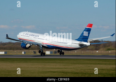 US Airways Airbus A330-300 (N278AY) startet vom Flughafen Manchester, England. Stockfoto