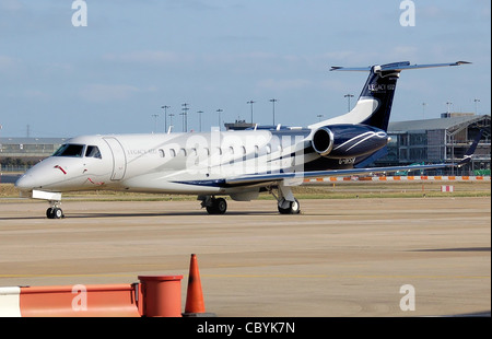 Embraer ERJ-135B Legacy 600 Business-Jet am Flughafen Birmingham, England. Stockfoto