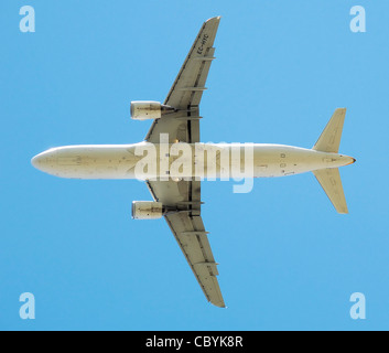 Iberia Airbus A320-200 (EC-HYC) startet vom Flughafen London Heathrow, England. Stockfoto