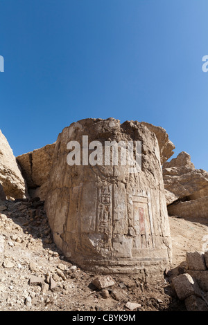 Reste der Spalte in der ptolemäischen Tempel in Wanina, südwestlich von Achmim in Gouvernement Sohag, Mittelägypten Stockfoto