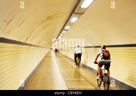 St. Annatunnel, ein Fußgängertunnel die verläuft unter der Schelde und Antwerpen, die Leftbank verbindet. Stockfoto