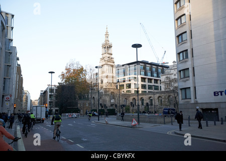 Newgate street und Christchurch Greyfriars Turm London England UK-Vereinigtes Königreich Stockfoto