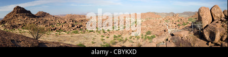 Mowani Mountain Camp Panorama-Landschaft zusammengesetztes Bild - Twyfelfontein, Damaraland, Namibia, Afrika Stockfoto