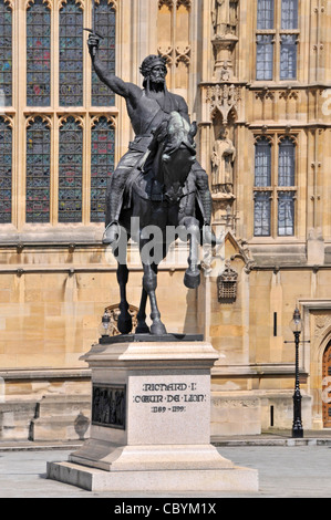 König Richard Löwenherz Statue außerhalb der Houses of Parliament Stockfoto