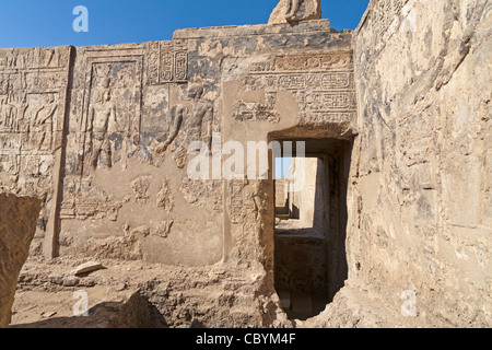 Katastrophenhilfe und Dekoration in der ptolemäischen Tempel in Wanina, in der Nähe von Achmim in Gouvernement Sohag, Mittelägypten Stockfoto