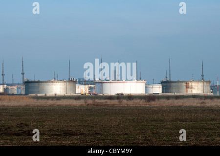 Lagertanks für Mineralölerzeugnisse. Öl- und Raffinerie Stockfoto