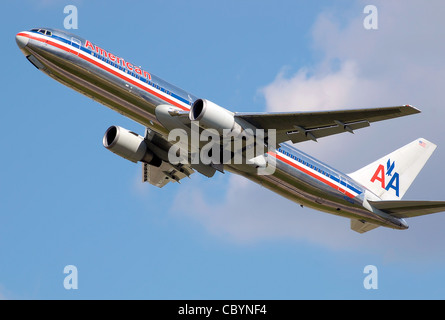 American Airlines Boeing 767-300ER (N363AA) dem Start vom Flughafen London Heathrow, England. Stockfoto