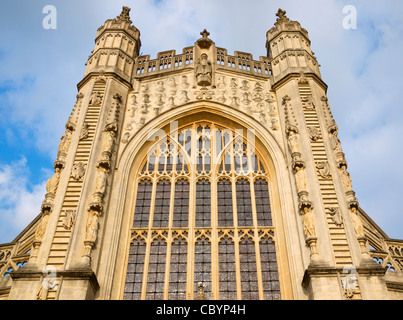 Detail des 16. Jahrhunderts Bath Abbey Westfront, darunter "Leitern der Engel"-Motiv, Bath, Somerset, England, UK. Stockfoto