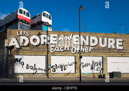 "Dorf unter der Erde" Projekt bietet erschwingliche Atelierräume für Künstler in ehemaligen Broad Street-Eisenbahn-Viadukt. Stockfoto