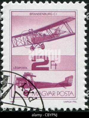 Ungarn - ca. 1988: Eine Briefmarke gedruckt in Ungarn, zeigt einen Doppeldecker Hansa-Brandenburg CI, ca. 1988 Stockfoto