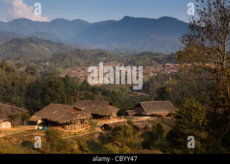 Indien, Arunachal Pradesh, entlang Kombo Monku Dorf Stockfoto