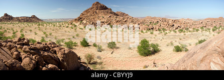 Mowani Mountain Camp Panorama-Landschaft zusammengesetztes Bild - Twyfelfontein, Damaraland, Namibia, Afrika Stockfoto