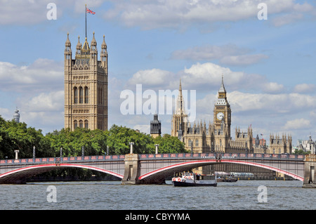 Lambeth Brücke über die Themse Parlamentsgebäude Westminster einschließlich Victoria Tower und Big Ben über Lambeth Iconic London England Großbritannien Stockfoto