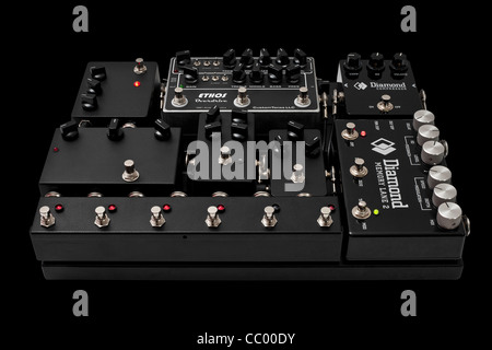 Ein Pedal Board im Studio fotografiert. Pedalboard Photographié En Studio. Stockfoto