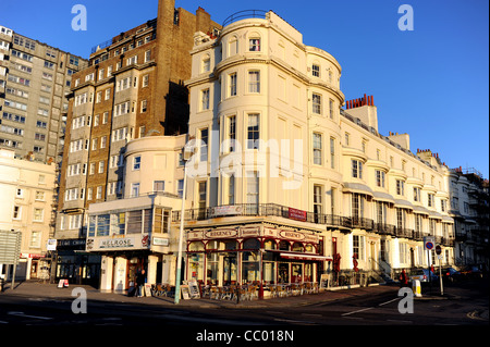 Die Regency und Melrose Fischrestaurants am Strand von Brighton UK Stockfoto