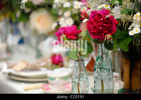 Floral Retro-Vintage-Stil Tischdekoration. Stockfoto