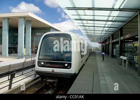 Die Kopenhagener Metro Zug Haltestelle Orestad Stockfoto