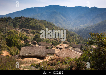 Indien, Arunachal Pradesh, Daporijo, obere Subansiri Bereich, Hill Village aus Naturmaterialien gebaut Stockfoto