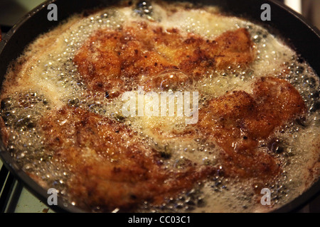 Kalbsschnitzel Huhn tief mit Brot-Krümel-Teig gebraten Stockfoto