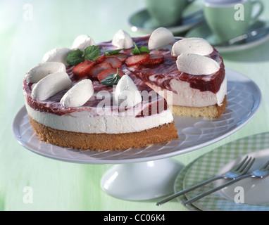 Erdbeer - Rhabarber-Tarte, Schnitt Stockfoto
