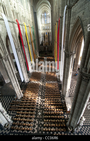 MAIN-SCHIFF IN DER KATHEDRALE NOTRE-DAME, DAS GRÖßTE GOTISCHE BAUWERK IN AMIENS, FRANKREICH, FRANCE, SOMME (80) Stockfoto