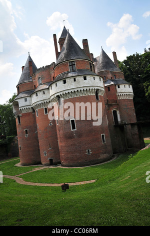 FESTUNG BURG RAMBURES (14. UND 15. JAHRHUNDERT), DER ERSTEN FRANZÖSISCHEN CHATEAU GEBAUT AUS STEIN UND ZIEGEL, SOMME (80), FRANKREICH Stockfoto