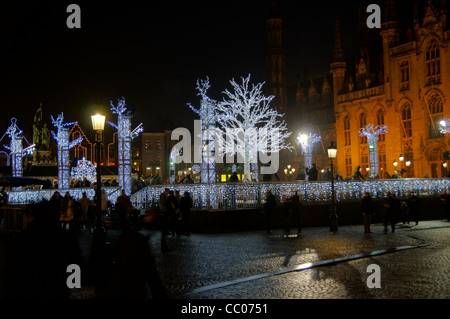 Nachtansicht der Zeit des Weihnachtsmarktes in Brüssel, Belgien Stockfoto