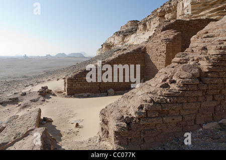 Aus den römischen Gräbern in der Nähe der Festung und Siedlung Qasr el Labekha in der Wüste in der Nähe von Kharga Oasis Ägypten anzeigen Stockfoto