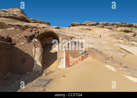 Die Gräber in der Nähe der Festung und Siedlung Qasr el Labekha in der Wüste in der Nähe von Kharga Oasis Ägypten Stockfoto