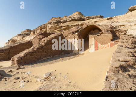 Die Gräber in der Nähe der Festung und Siedlung Qasr el Labekha in der Wüste in der Nähe von Kharga Oasis Ägypten Stockfoto