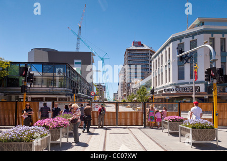 Erfolgte durch den Zaun in der roten Zone, beschädigt die Erdbeben Bereich des zentralen Christchurch, Neuseeland. Stockfoto