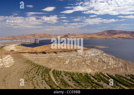 San Luis Reservoir im Sommer 2008 in Kalifornien. Stockfoto