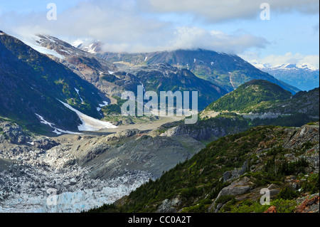 Eine Britisch-Kolumbien-Landschaft von der zerklüfteten Landschaft des Küstengebirges. Stockfoto