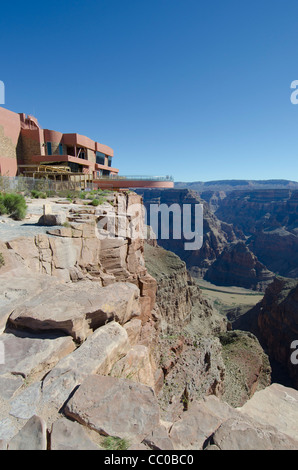 Grand Canyon Skywalk über dem Colorado River In Arizona Stockfoto