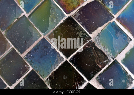Quadratische Stücke der Glasmalerei Textur Makro. Zusammenfassung Hintergrund Tiefenschärfe. Stockfoto