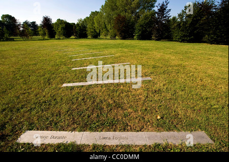 Denkmal "Bosco Dei Faggi" im Forlanini Park in Mailand zum Gedenken an die Opfer der Flugzeug-Katastrophe am Flughafen Linate Stockfoto