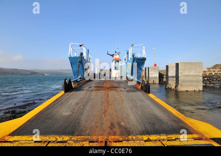 Loading Ramp Deck von Islay, Jura Auto Fähre in der schottischen Islandss Port Askaig auf Islay Feolin Jura Stockfoto