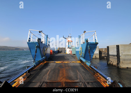 Loading Ramp Deck von Islay, Jura Auto Fähre in der schottischen Islandss Port Askaig auf Islay Feolin Jura Stockfoto